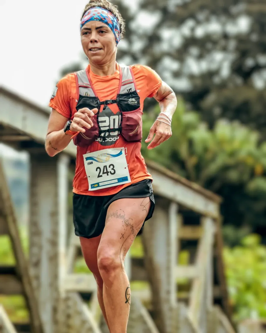 Ingrid Trindade, atleta da Go On Outdoor, em prova de trail running