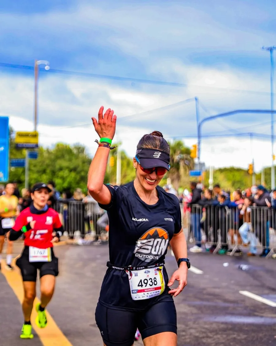 Maris, atleta da Go On Outdoor, chegando em uma prova