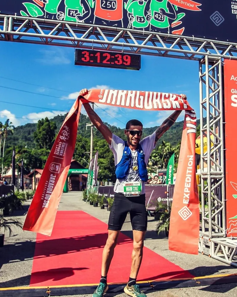 Higor Cruz cruzando a chegada da Jaraguá Sky 29K