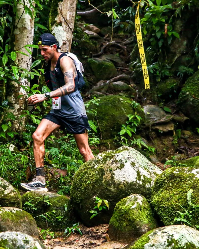Higor Cruz na Mata Atlântica, no Paraty by UTMB