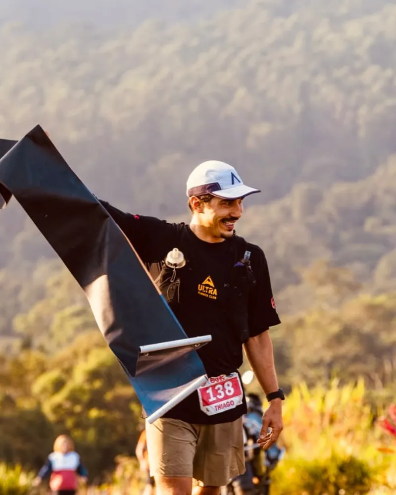 Thiago Emigdio ao amanhecer durante uma ultramaratona